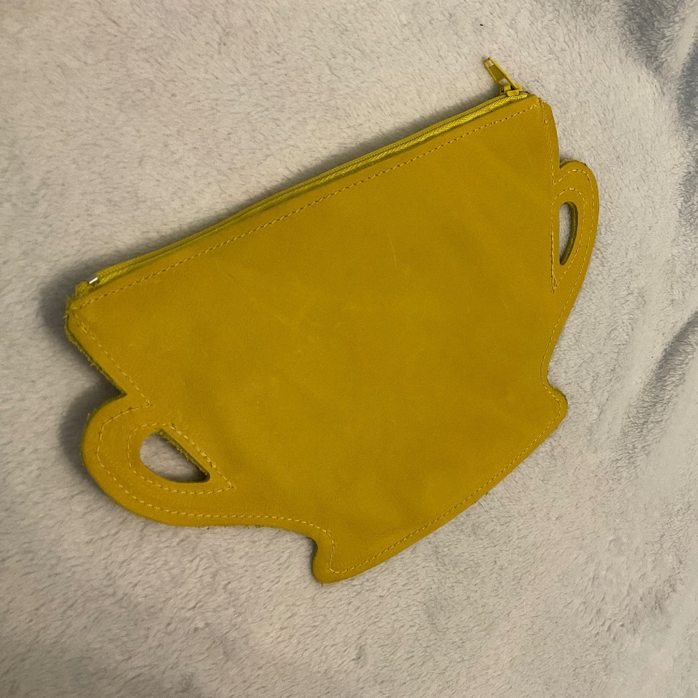 Fun, Yellow "Cup" purse - Picture 3 of 5
